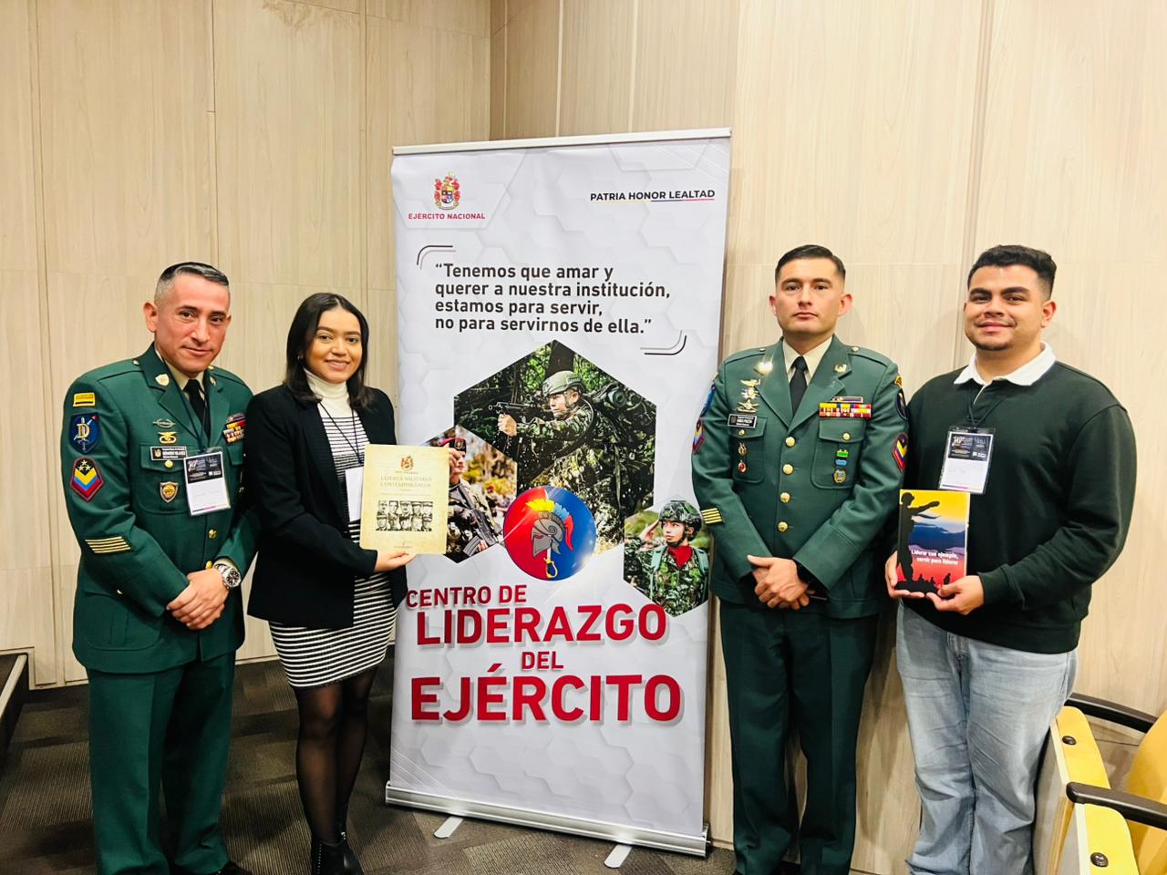 El Centro de Liderazgo del Ejército participó en Congreso Internacional de la Universidad de La Salle, con ponencia sobre retos militares contemporáneos