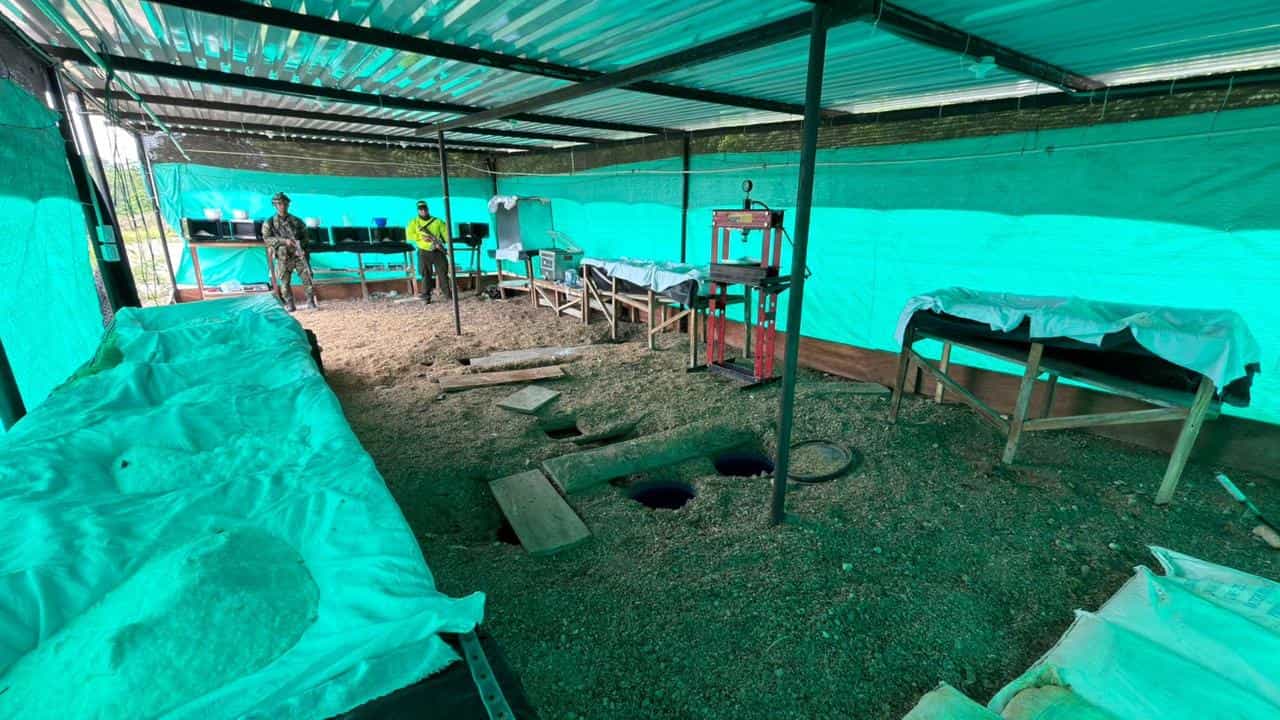 Camuflado como granja y oculto bajo tierra: Ejército y Policía desmantelaron megacomplejo cocalero subterráneo del ELN, que producía una tonelada mensual de cocaína en sur de Cesar
