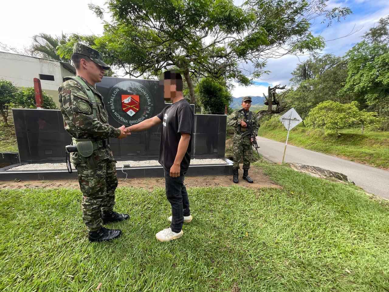 En el Huila, integrante de estructura al servicio de alias Calarcá decidió abandonar las armas y buscar apoyo del Ejército Nacional