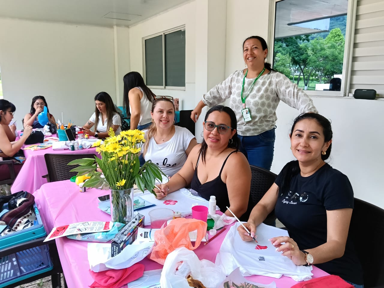 Dirección de Familia y Bienestar impulsa espacios de formación y bienestar para las mujeres del Cantón Militar Manare