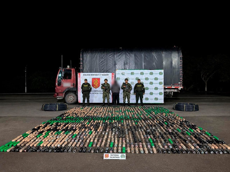 Criminal networks hid marijuana inside rolls of hose to transport it along roads in Huila