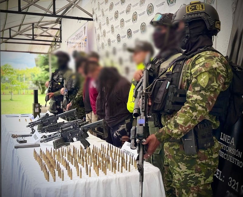 The National Army and Police captured three suspected members of a logistical support network for the Carlos Patiño residual group in Popayán, Cauca