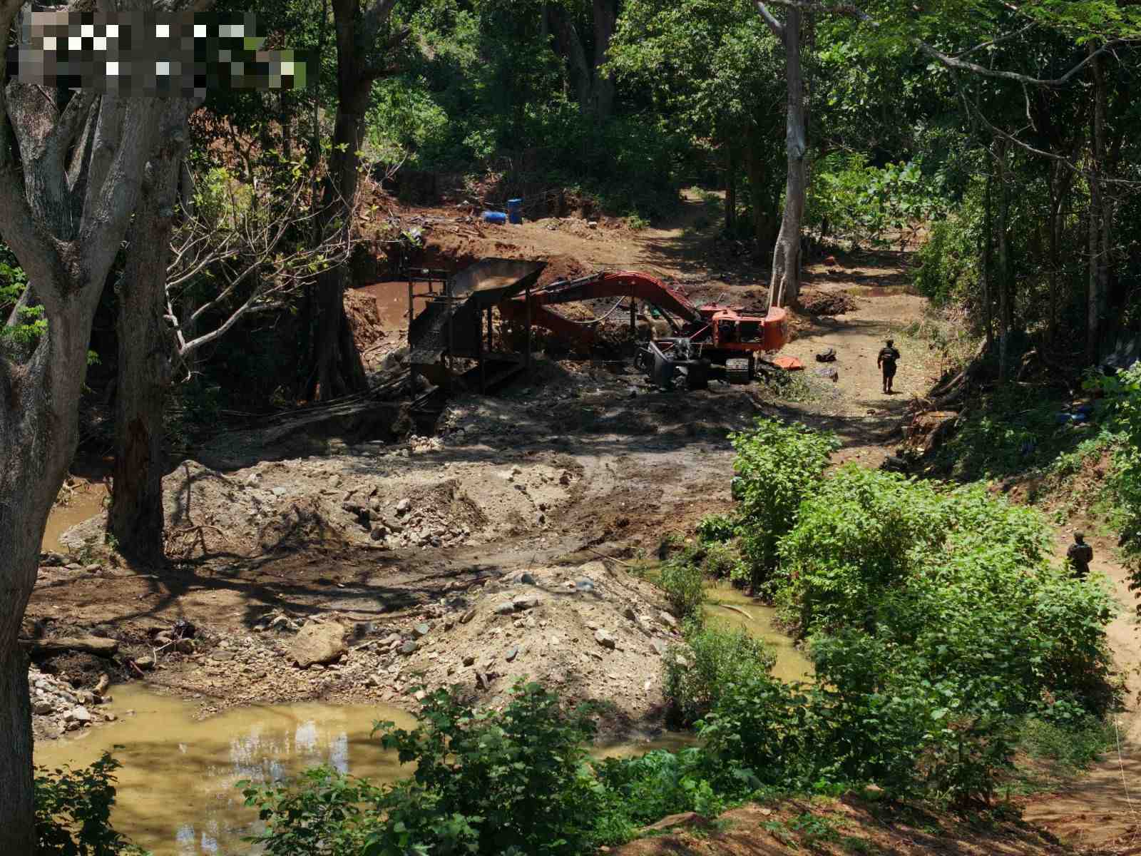 Ejército Nacional debilita finanzas de las Autodefensas Conquistadoras de la Sierra con la destrucción de maquinaria amarilla en el Magdalena