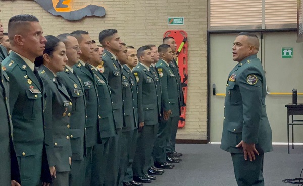 148 military personnel receive military teacher badge