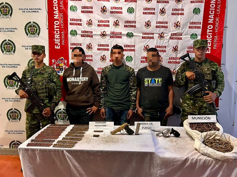 The National Army seized nearly 1,800 rounds of ammunition and weapons belonging to the Gulf Clan in a rural area of Urrao, Antioquia
