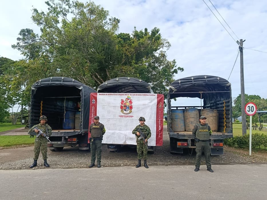 The National Army and the Traffic and Transportation Police seize more than 2,300 gallons of fuel in Puerto Asís, Putumayo