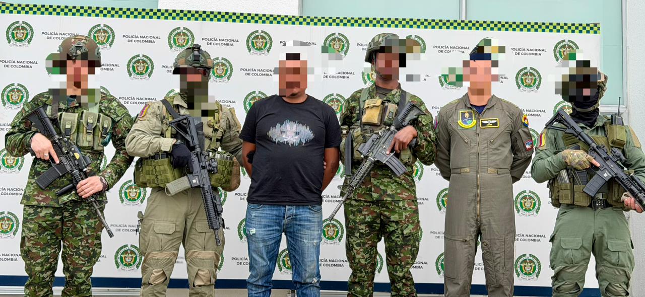 Ejército Nacional captura a alias “Candamil”, presunto cabecilla seudopolítico de la estructura Jaime Martínez en el norte del Cauca