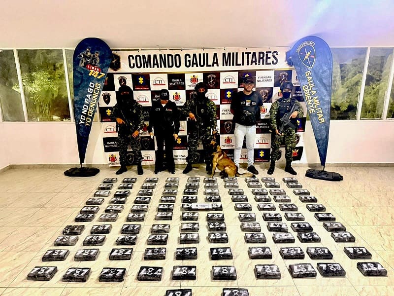The National Army located an illegal warehouse in Rionegro, Antioquia, containing more than 100 kilograms of cocaine ready for distribution