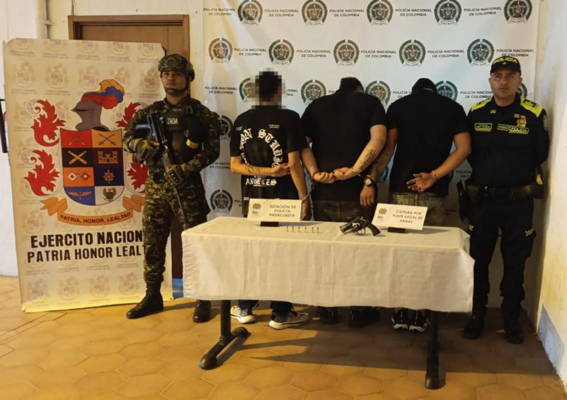 En Piedecuesta, Santander, fueron capturadas ocho personas y se incautaron armas, estupefacientes y vehículos