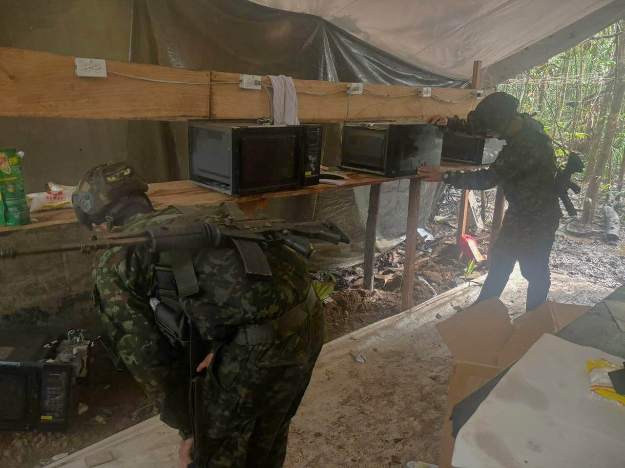 Major blow to drug trafficking: National Army destroys lab containing more than one metric ton of cocaine hydrochloride in Guaviare