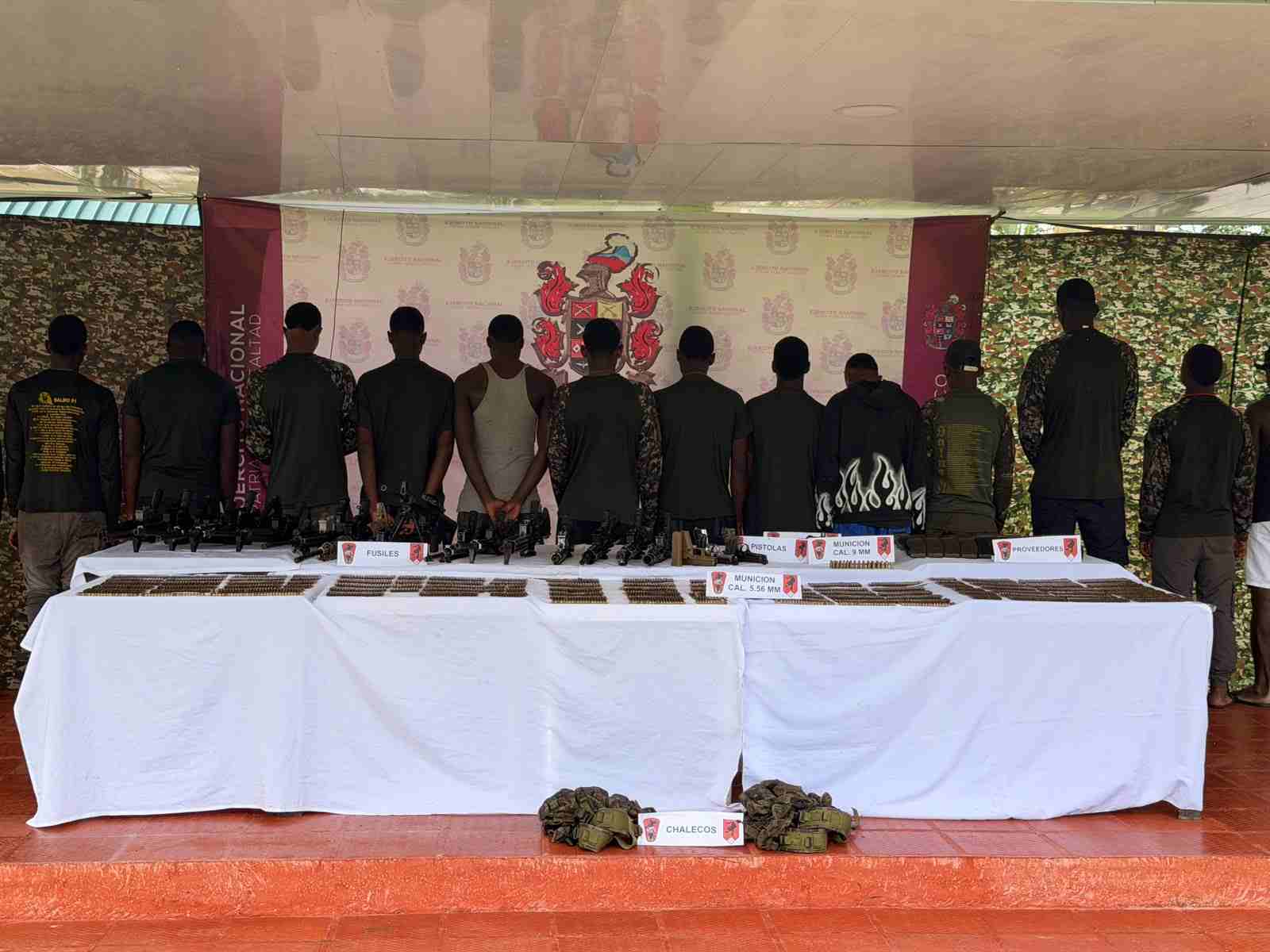 Sixteen members of the residual armed group National Bolivarian Army Coordinator surrendered to authorities, and two minors were rescued following military operations in Tumaco, Nariño